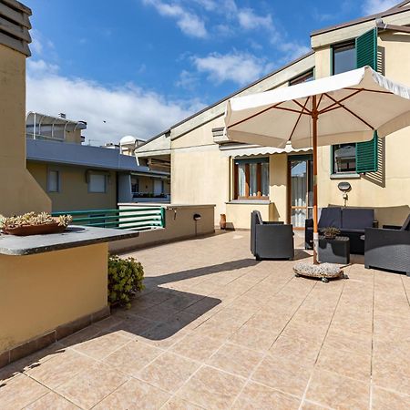 Two-Levels Apartment With Terrace And Parking Viareggio Eksteriør billede