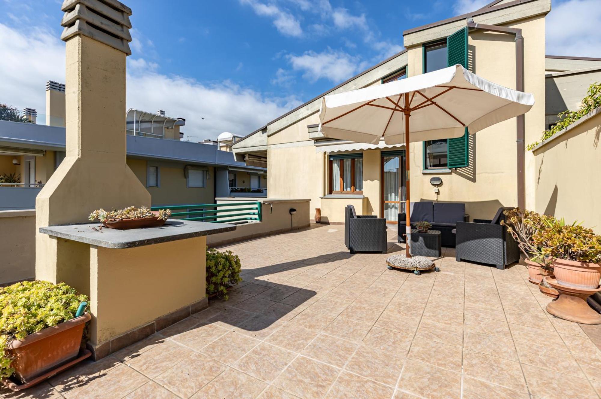 Two-Levels Apartment With Terrace And Parking Viareggio Eksteriør billede