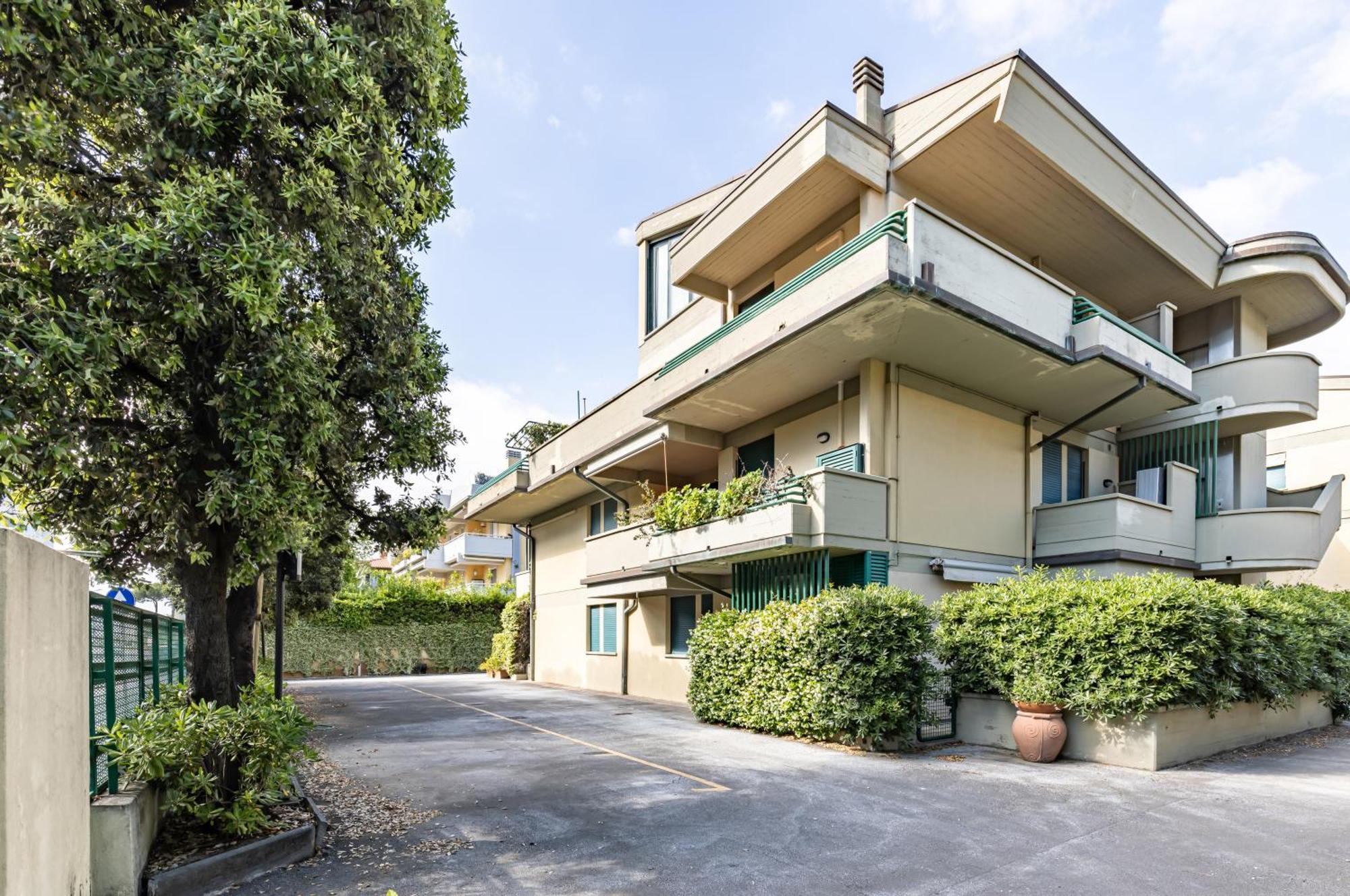 Two-Levels Apartment With Terrace And Parking Viareggio Eksteriør billede